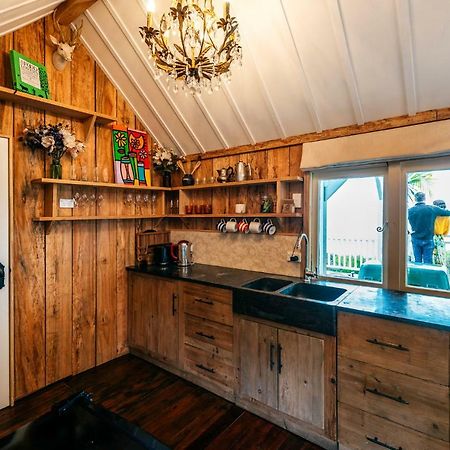 The Settlers Hut Villa Oneroa Dış mekan fotoğraf
