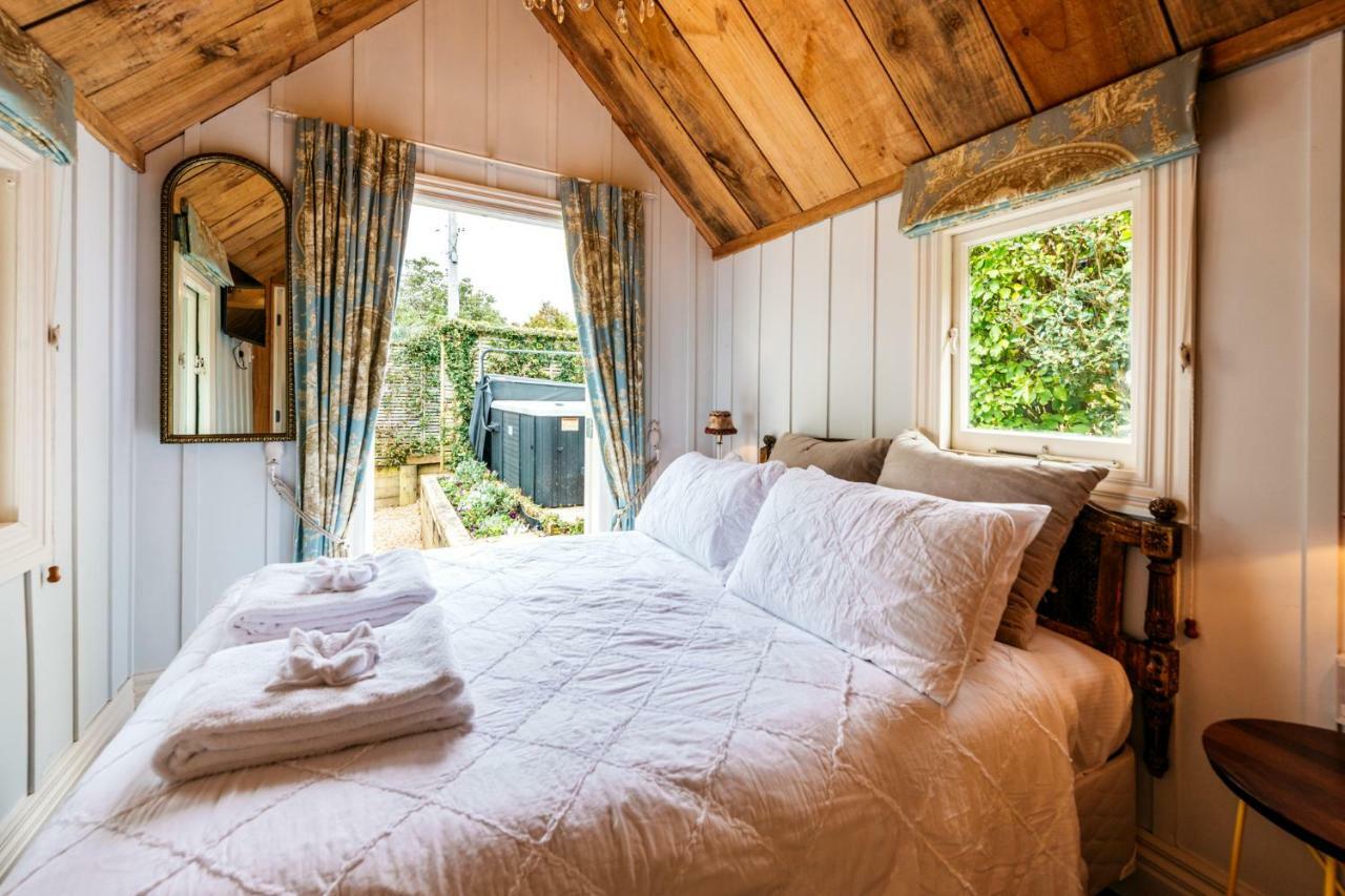 The Settlers Hut Villa Oneroa Dış mekan fotoğraf