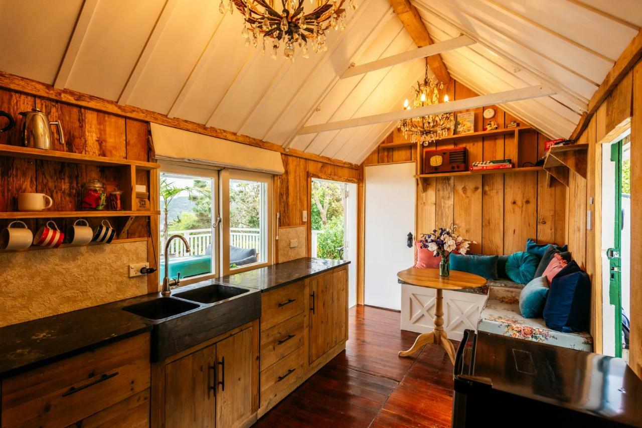 The Settlers Hut Villa Oneroa Dış mekan fotoğraf